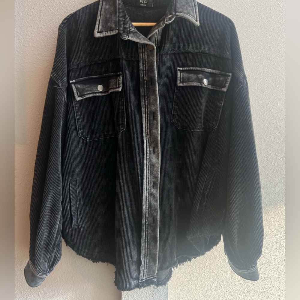 Vici distressed women’s Shacket